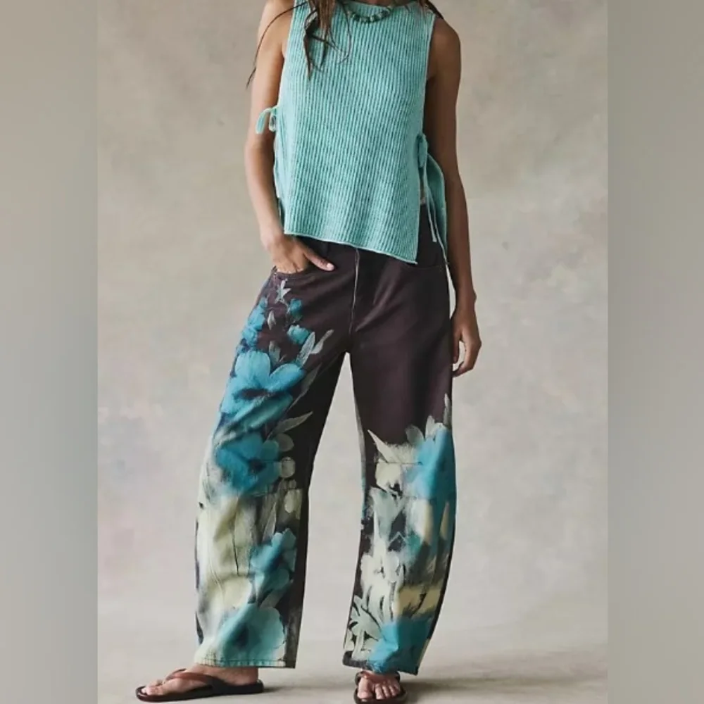 We The Free Good Luck Brown Floral Barrel Jeans *NWT *Size 29 - Picture 1 of 4